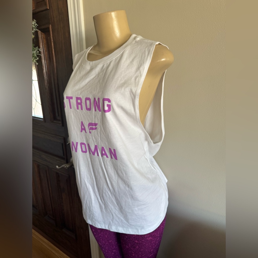 Fabletics graphic sport top size medium